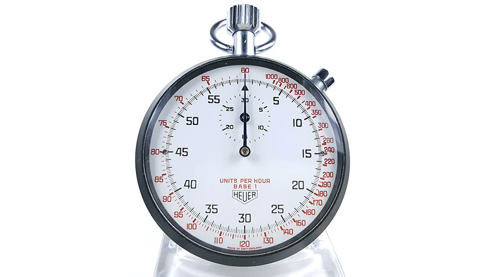Chronomètre HEUER tachymeter ref. 408.417 --- plan rapproché --- ikonicstopwatch.com