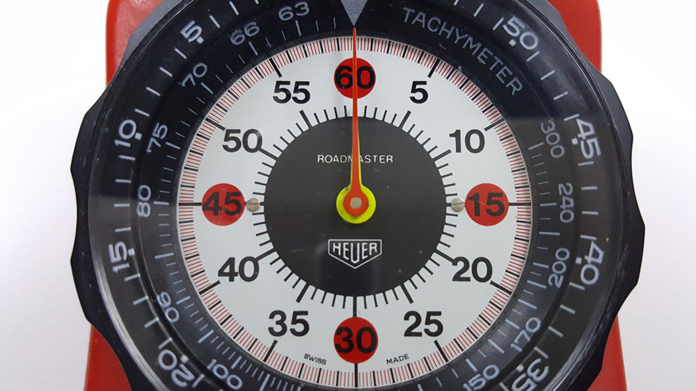 Chronomètre HEUER-Leonidas ref. 804.901 roadmaster vintage --- plan de face rapproché --- ikonicstopwatch.com