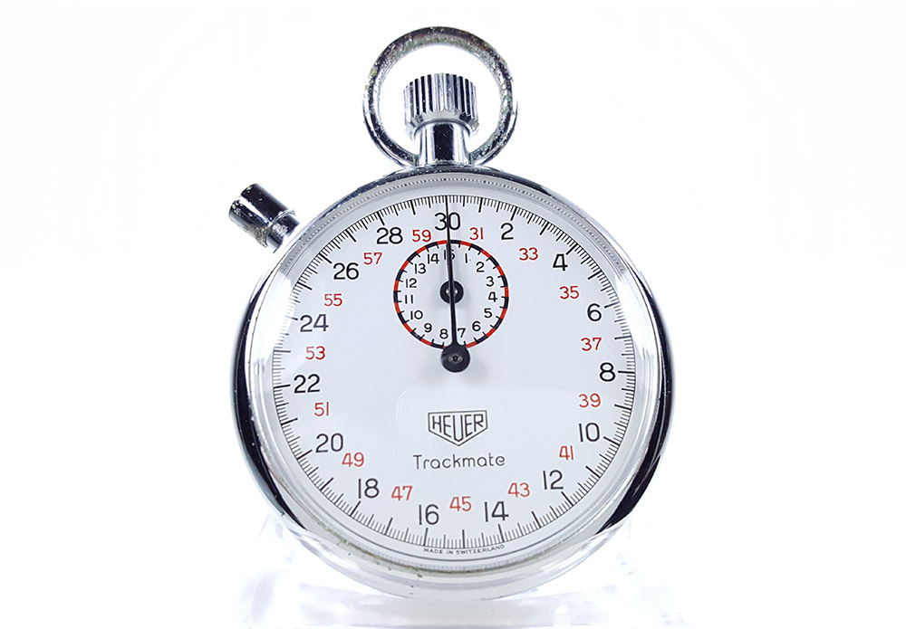 Chronomètre vintage HEUER-Leonidas microsplit ref. 593 trackmate --- plan rapproché (couverture) --- ikonicstopwatch.com