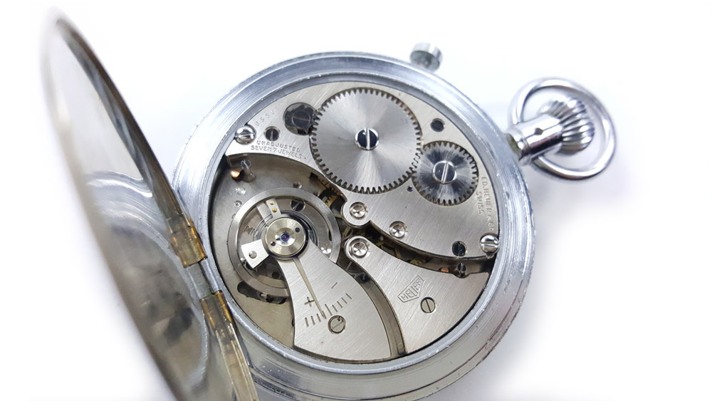 Chronomètre vintage HEUER S.A.V.I.C ref. 924 heure décimale avec fonction flyback --- calibre --- ikonicstopwatch.com
