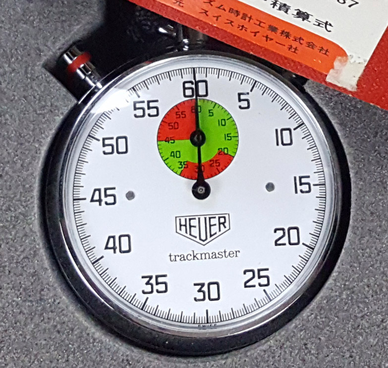 Chronomètre vintage HEUER ref.8032 --- plan rapproché boite ouverte (version 742px) --- ikonicstopwatch.com