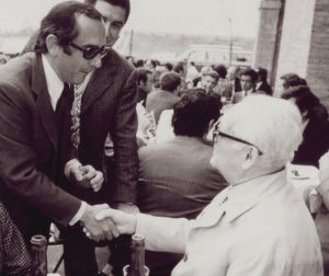 Entretien avec Jean Campiche --- Jack Heuer serrant la main à Enzo Ferrari --- ikonicstopwatch.com